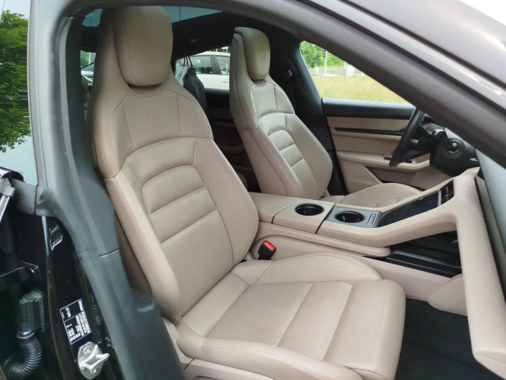Premium car - image 6 of 8